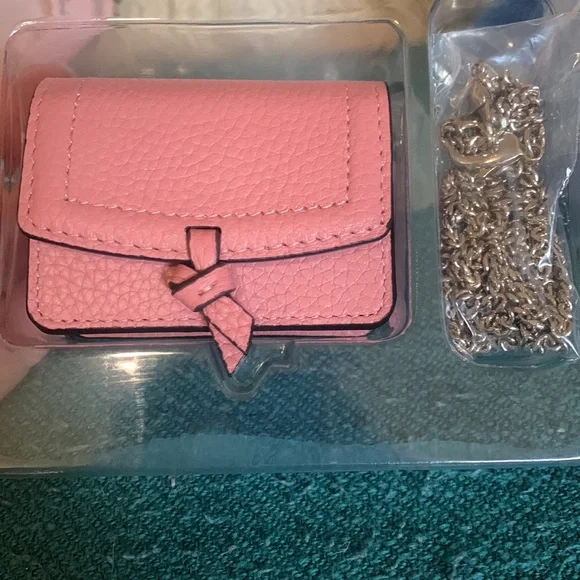 Kate Spade Knott pebbled leather AirPod pro case - Picture 6 of 6